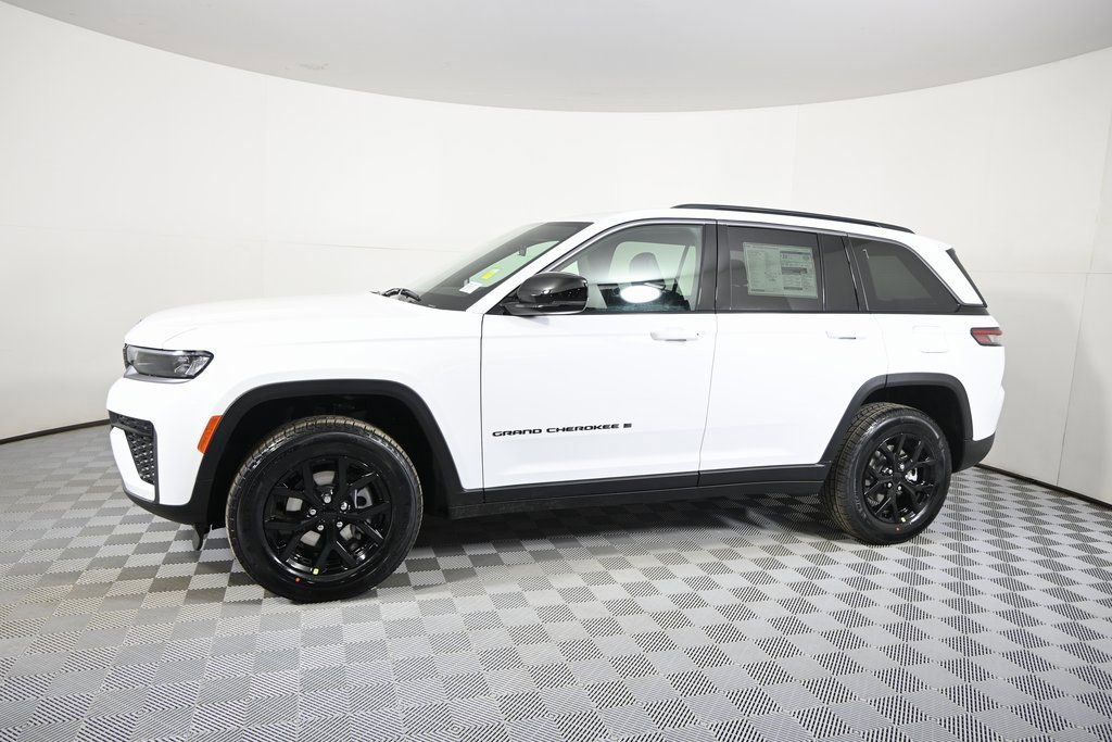 New 2026 Jeep Grand Cherokee Laredo image 2