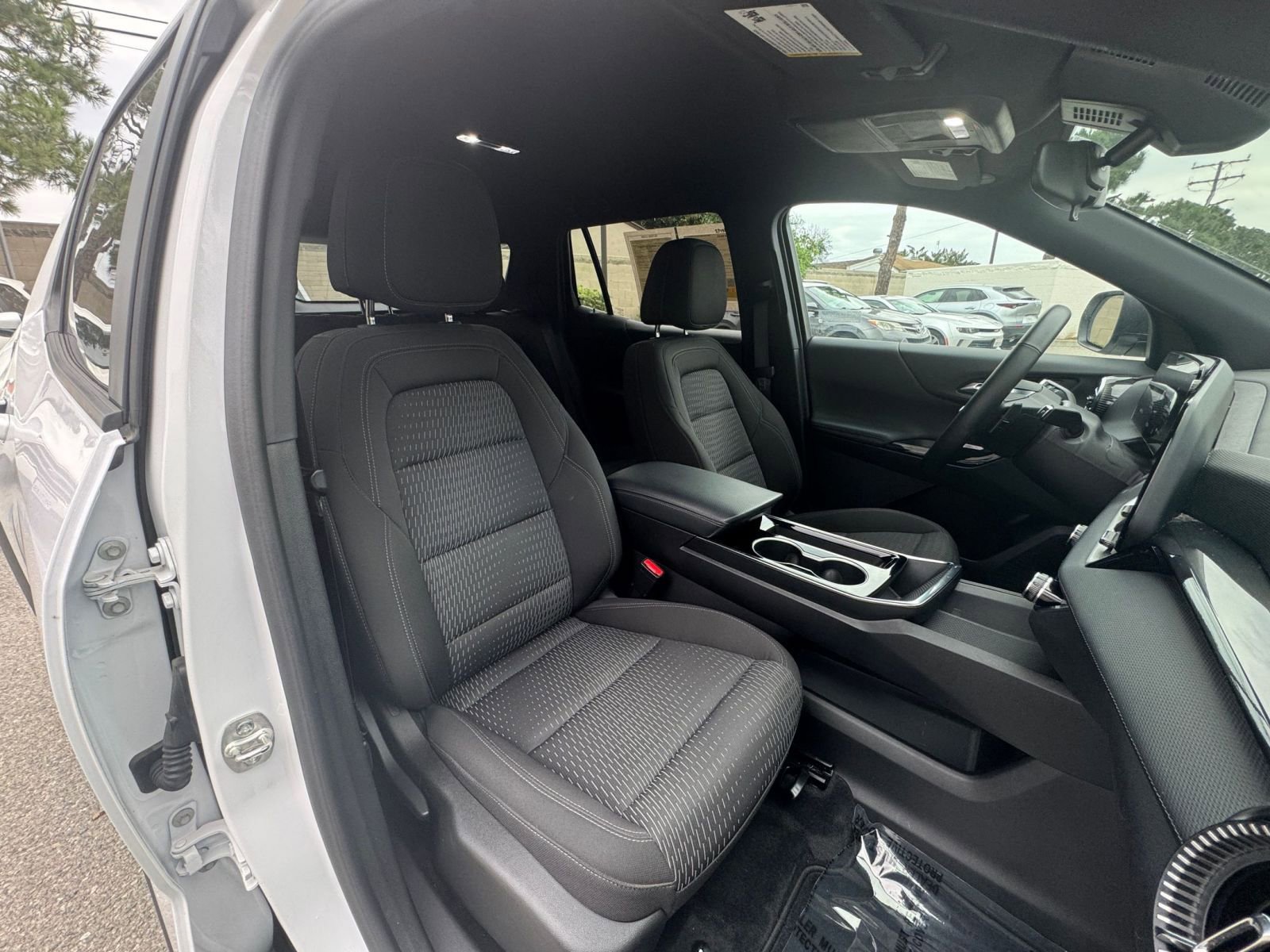 Used 2025 Chevrolet Equinox LT image 35