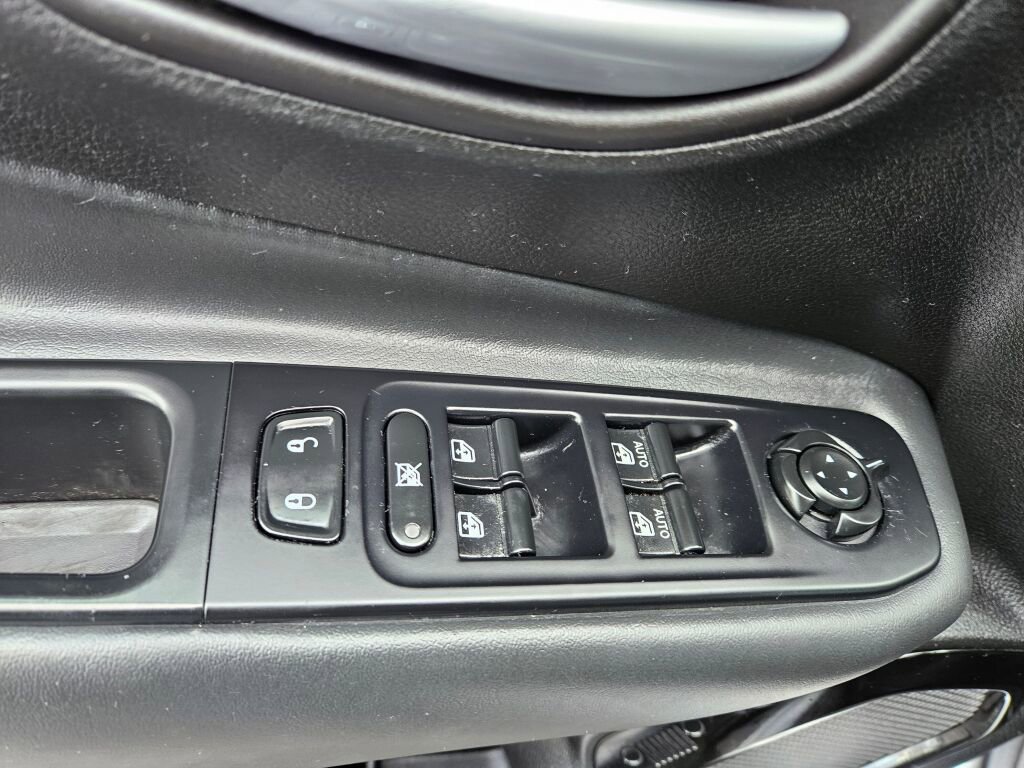 Used 2018 Jeep Renegade Altitude image 18