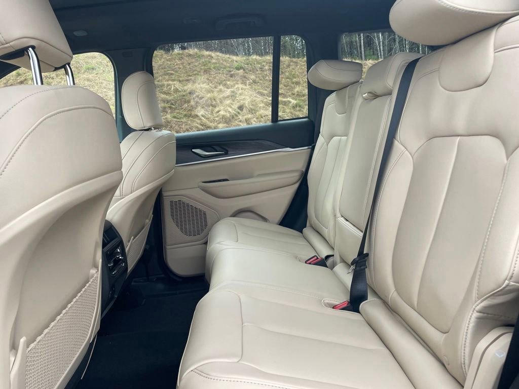 New 2025 Jeep Grand Cherokee Limited AWD/4WD image 13