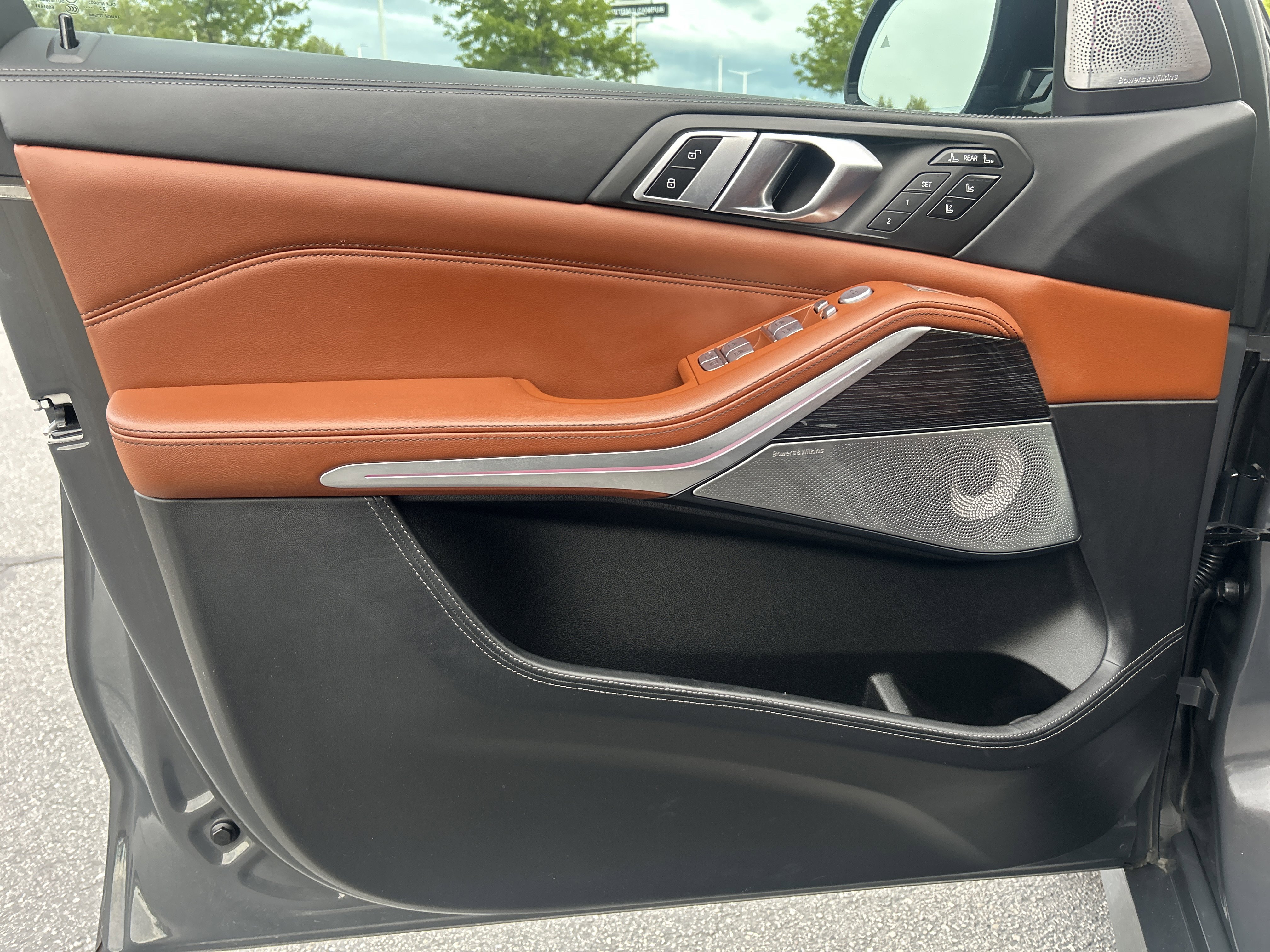 Used 2023 BMW X7 M60i w/ Executive Package image 16