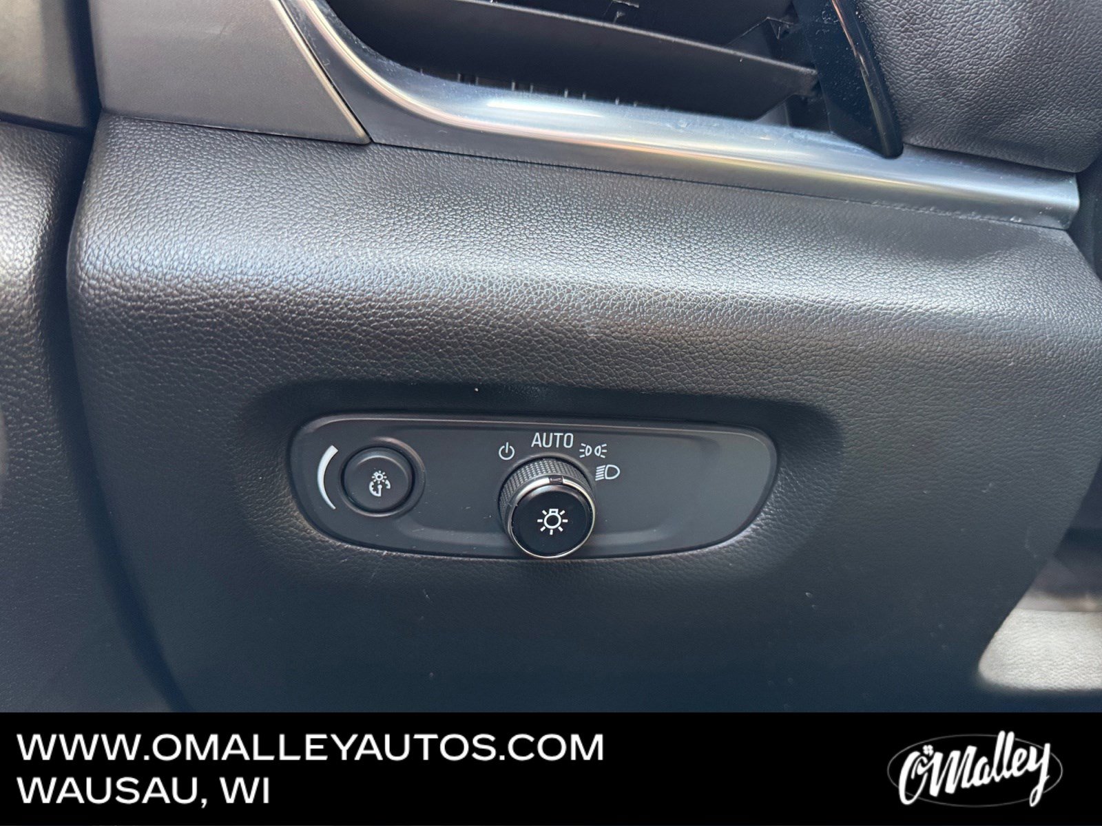 Used 2022 Chevrolet Traverse LT image 18