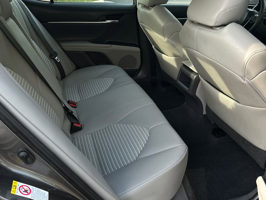 Used 2018 Toyota Camry SE w/ Moonroof Package FWD image 13