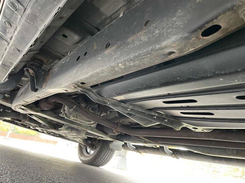 Used 2018 Nissan Titan SV w/ SV Convenience Package image 35