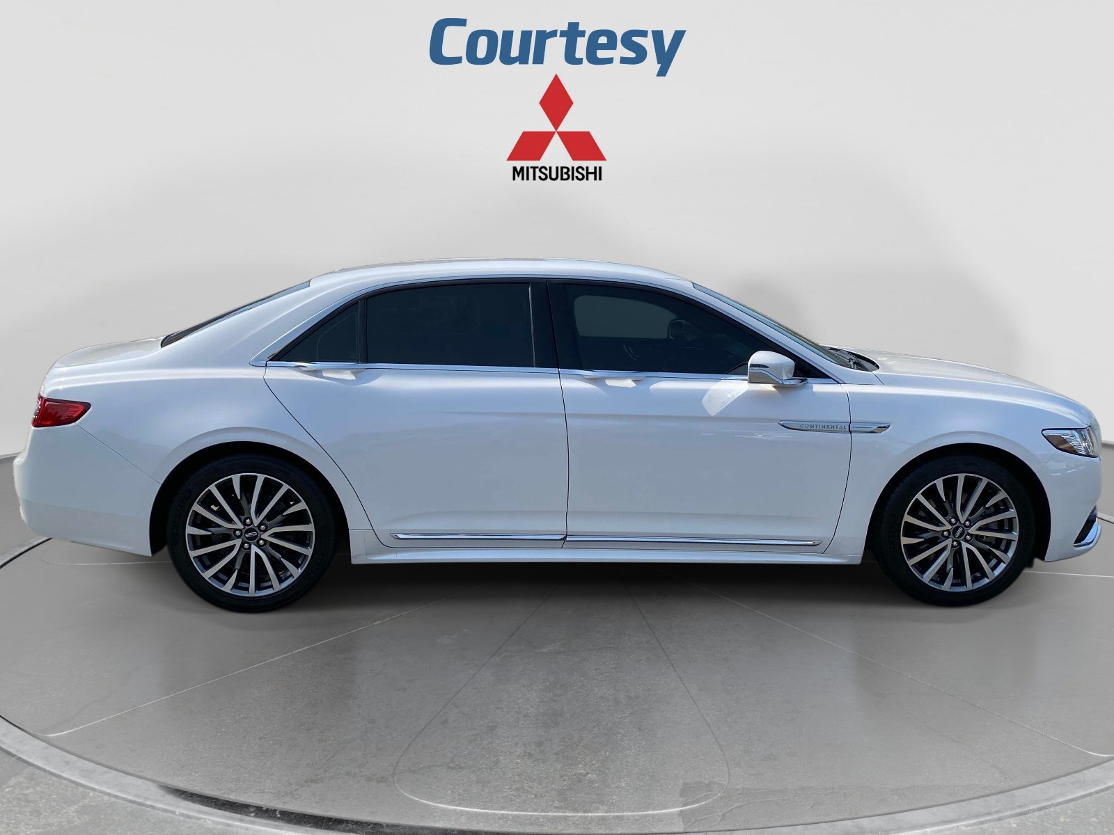 Used 2017 Lincoln Continental Select FWD image 6