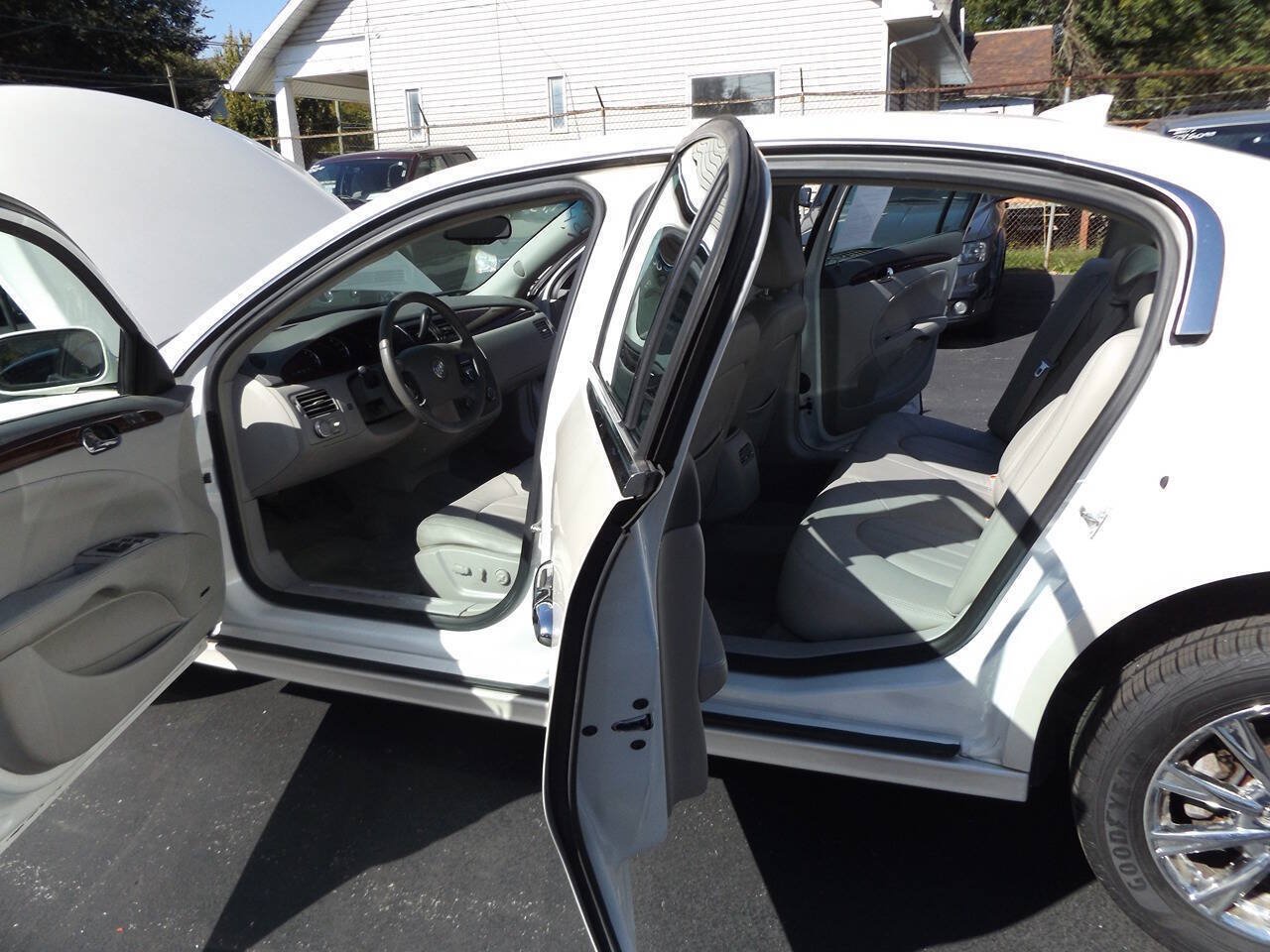 Used 2011 Buick Lucerne CXL FWD image 12