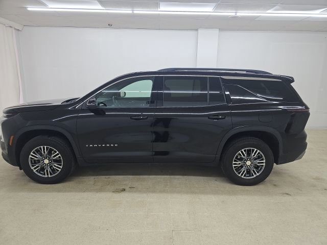 Used 2025 Chevrolet Traverse LT image 19
