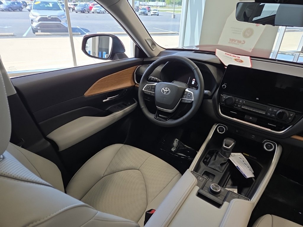 New 2025 Toyota Grand Highlander AWD image 18