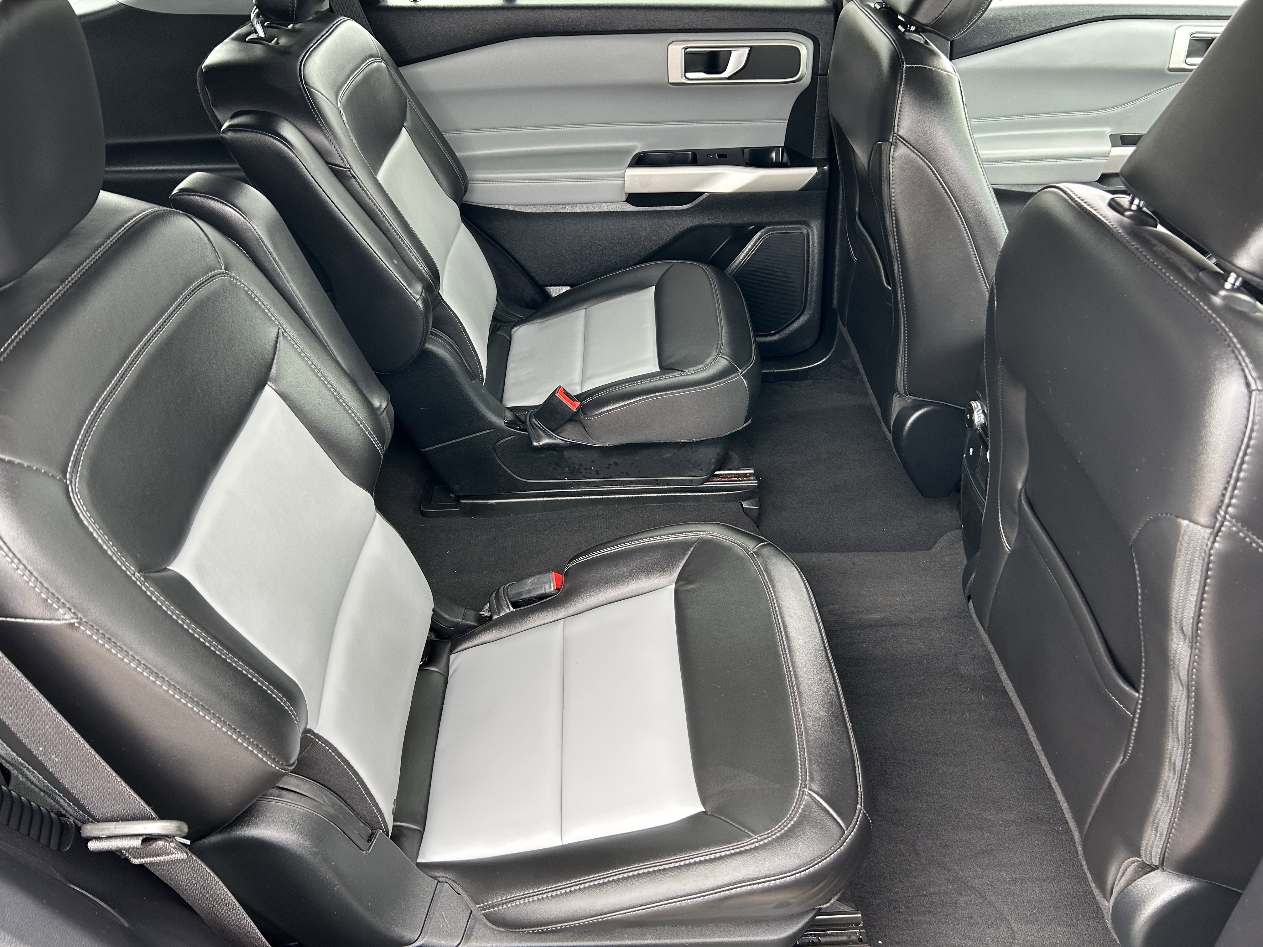 Used 2022 Ford Explorer XLT w/ Equipment Group 202A image 13