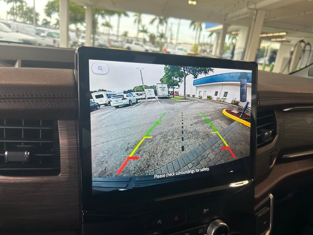 Used 2024 Ford Expedition Limited image 12