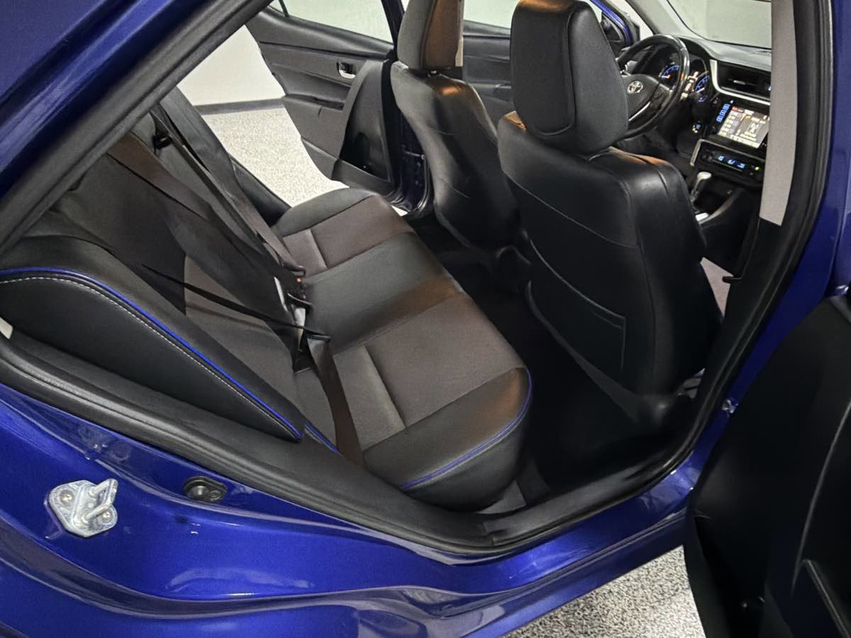 Used 2018 Toyota Corolla SE w/ SE Premium Package image 29