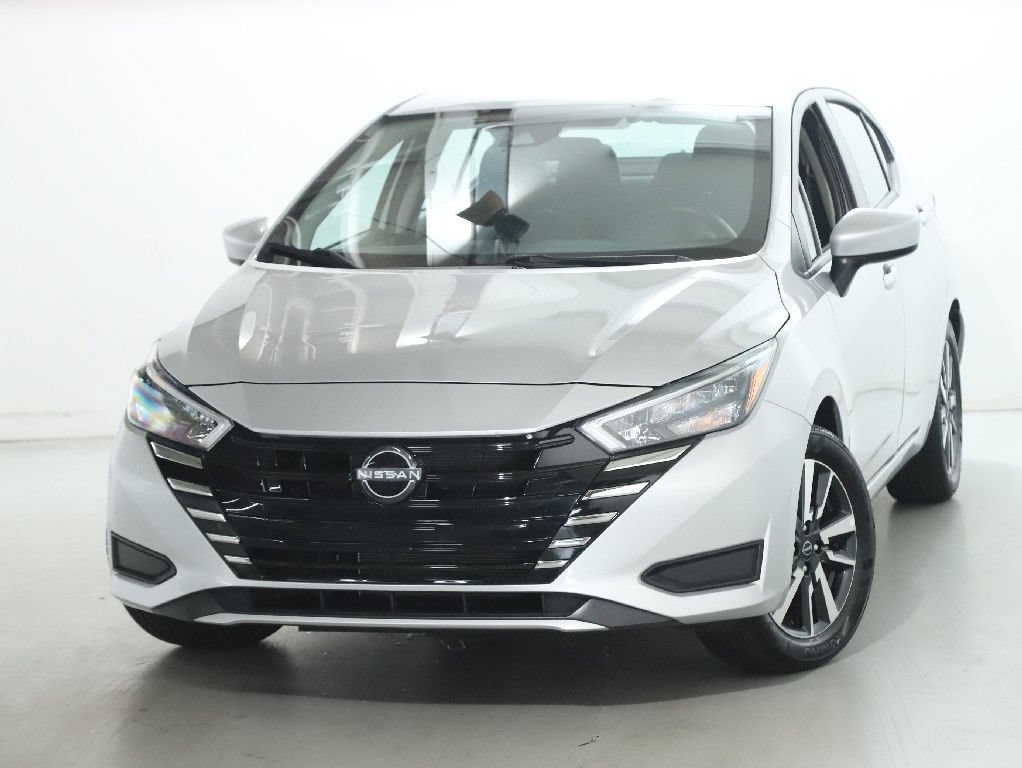 Used 2025 Nissan Versa SV FWD image 3