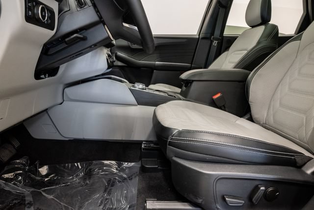 Used 2024 Ford Escape Platinum w/ Premium Technology Package AWD/4WD image 13