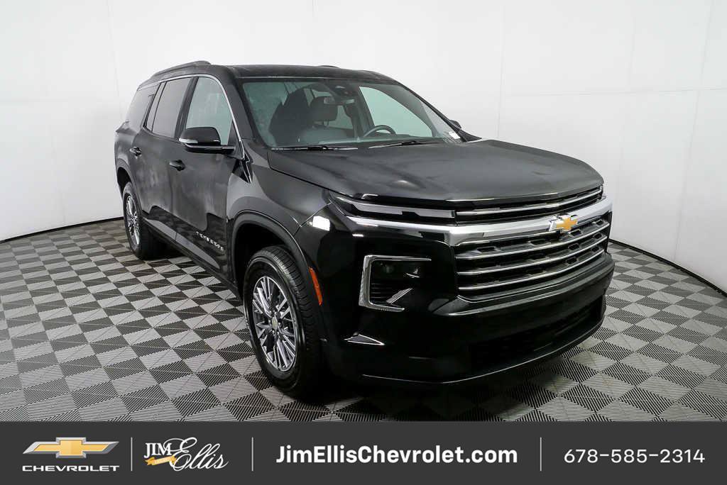 Certified 2025 Chevrolet Traverse LT FWD image 1