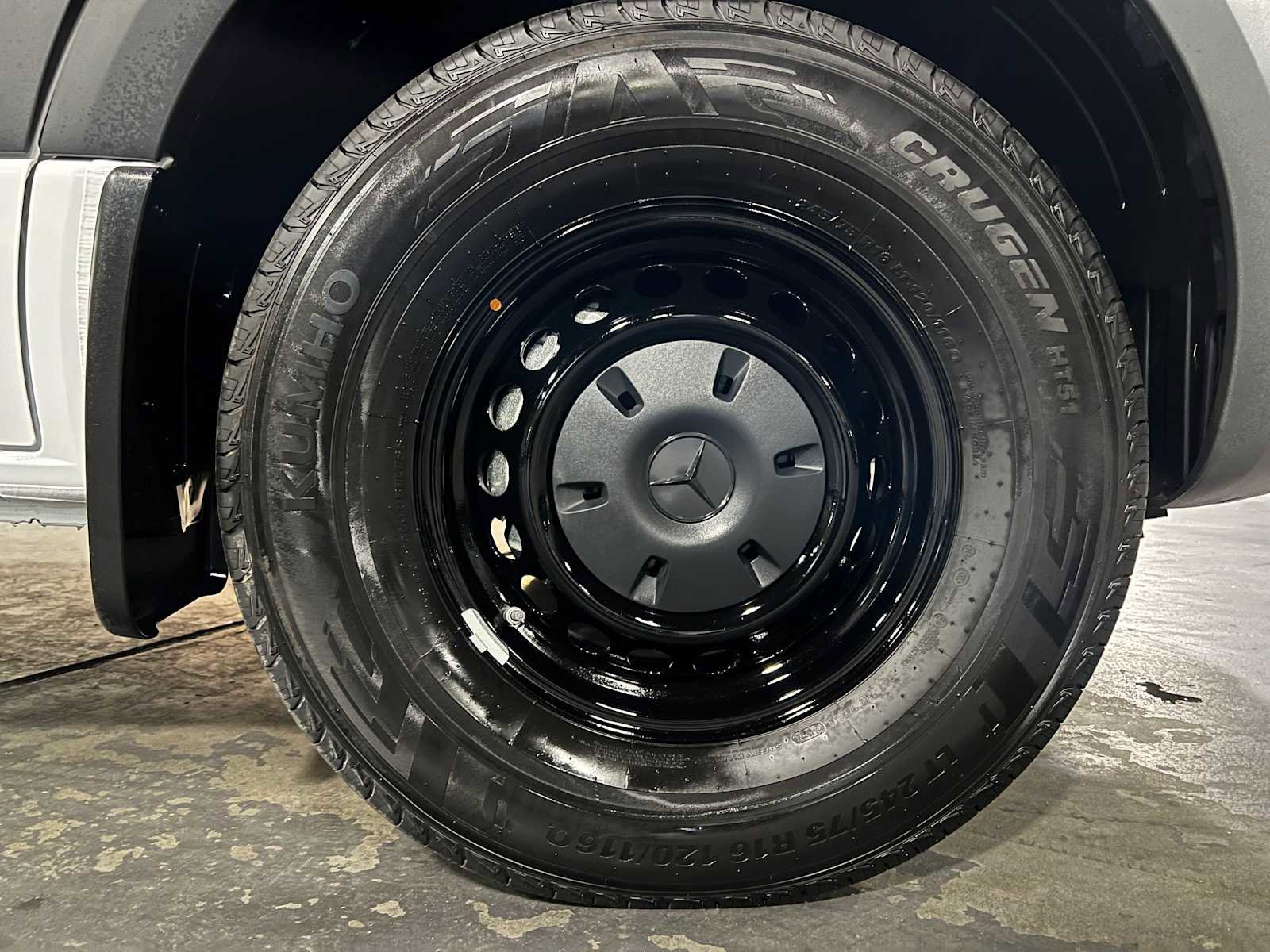 Used 2025 Mercedes-Benz Sprinter 2500 image 9