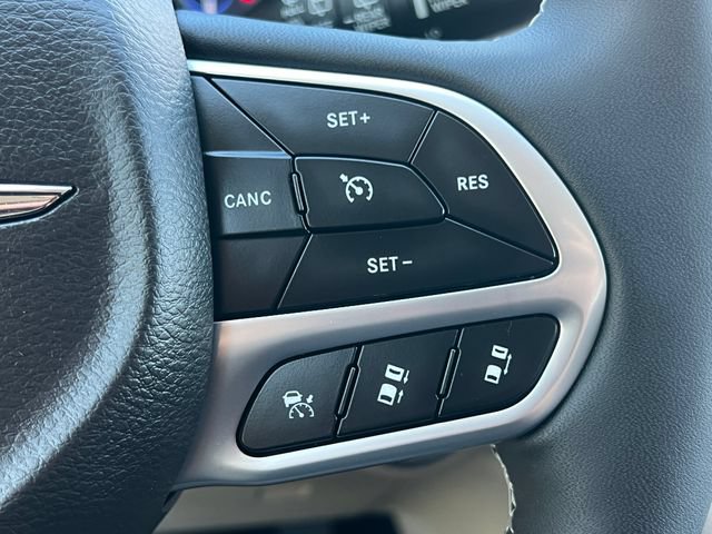 Used 2024 Chrysler Pacifica Touring-L AWD/4WD image 23