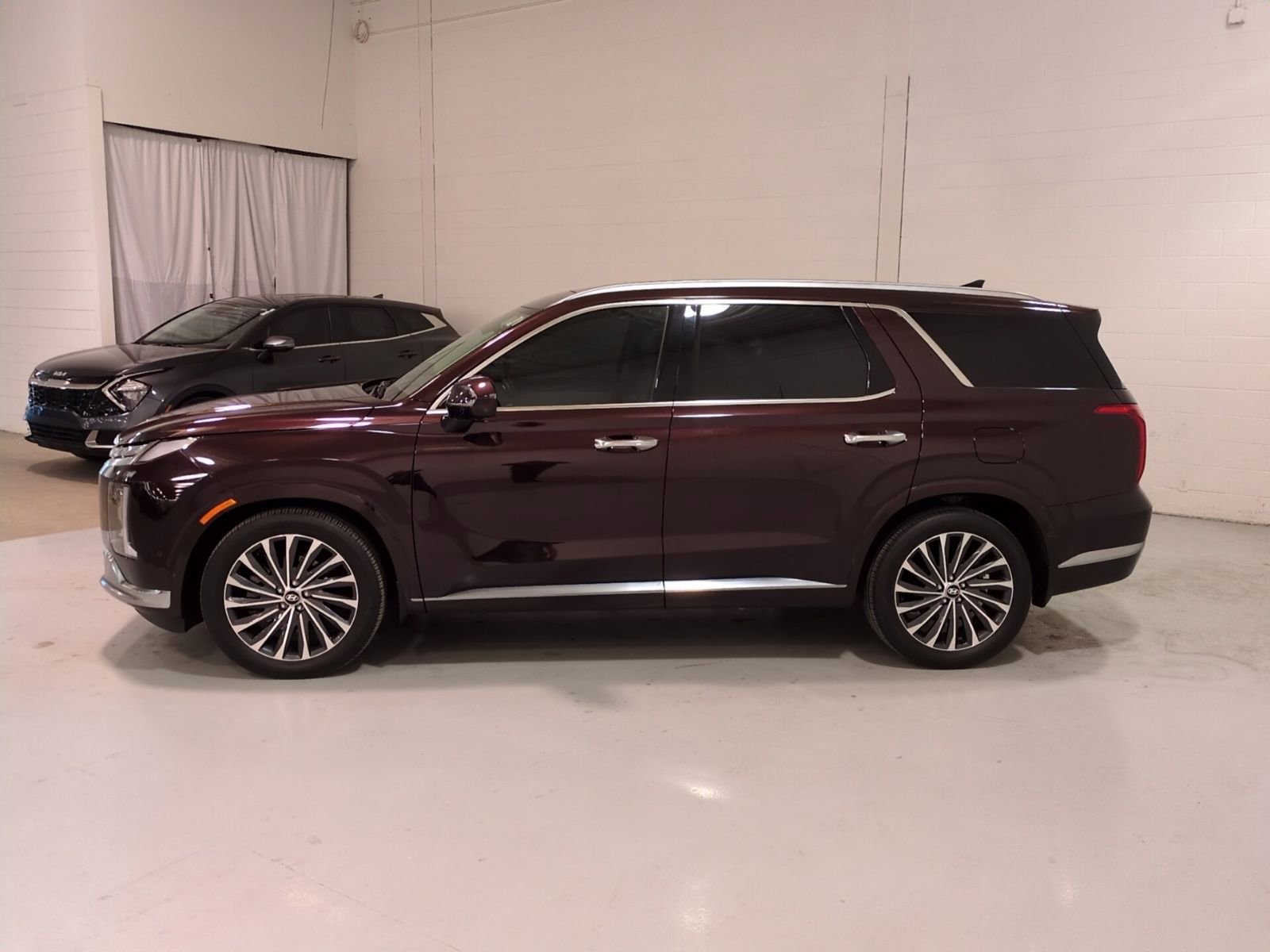 Used 2023 Hyundai Palisade Calligraphy image 6