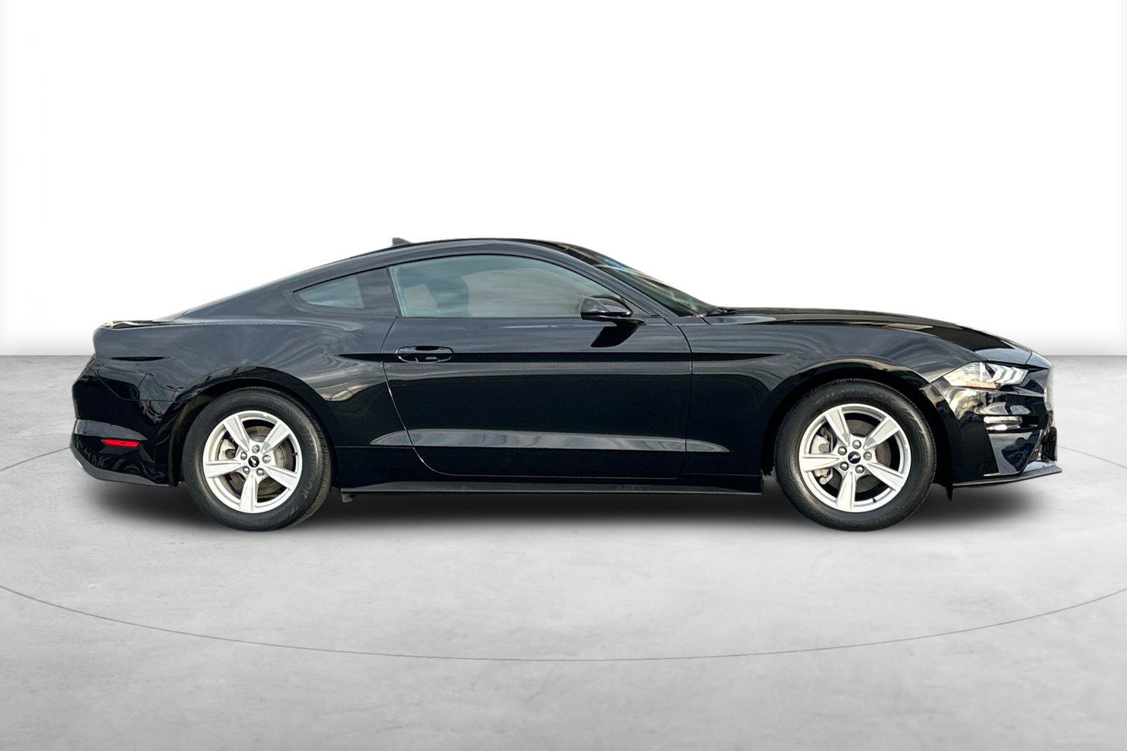 Used 2022 Ford Mustang Coupe RWD image 7