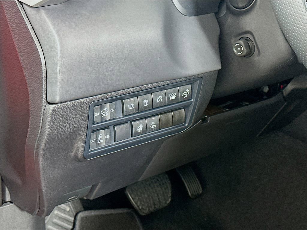 Used 2025 Toyota Tundra Platinum AWD/4WD image 10