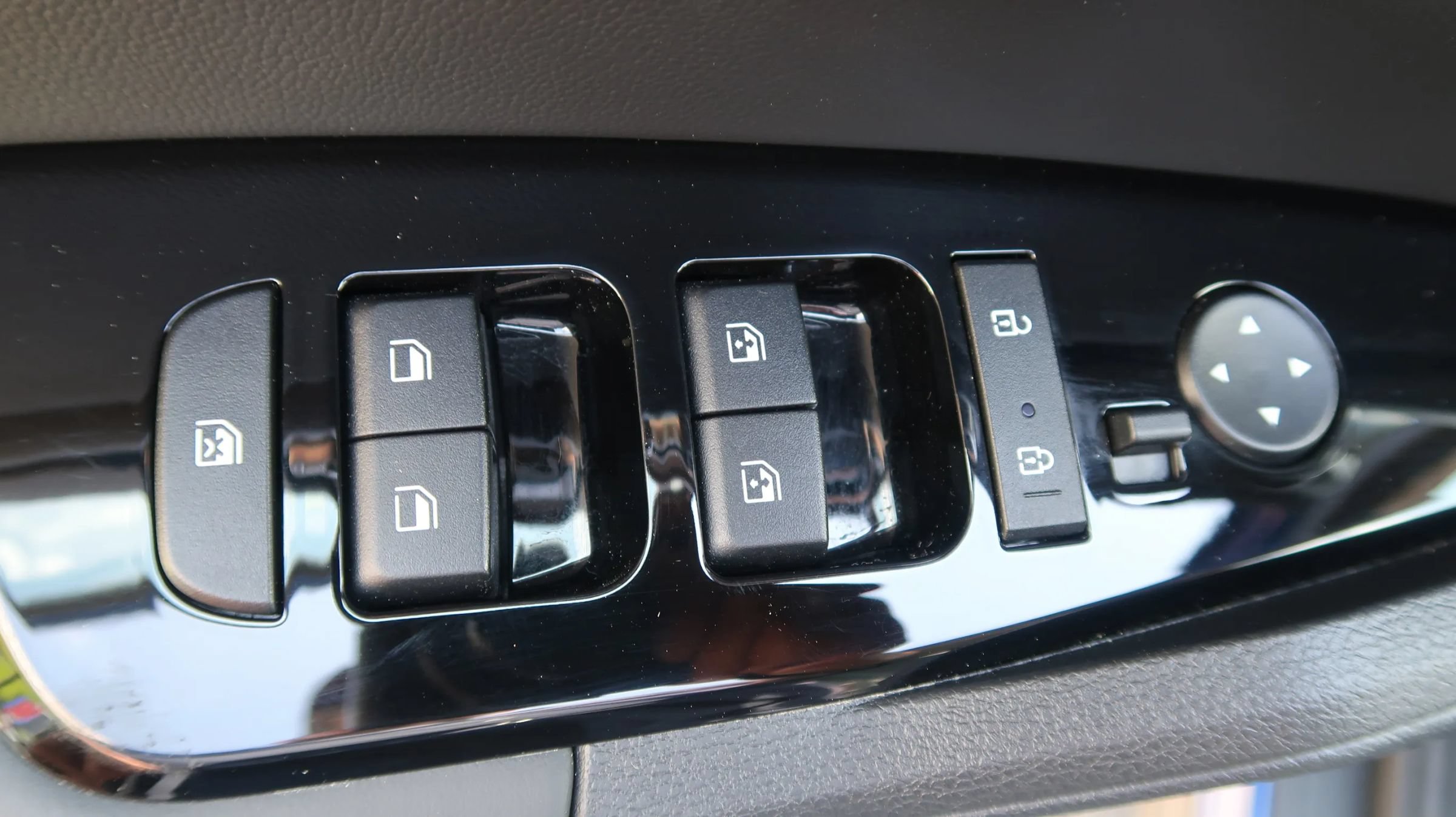 Used 2025 Kia Sportage EX w/ Premium Package AWD/4WD image 29