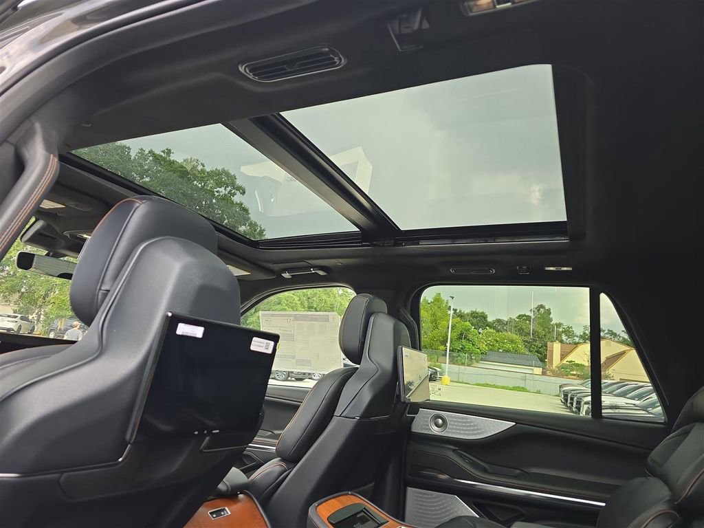 New 2025 Lincoln Navigator L Black Label image 22