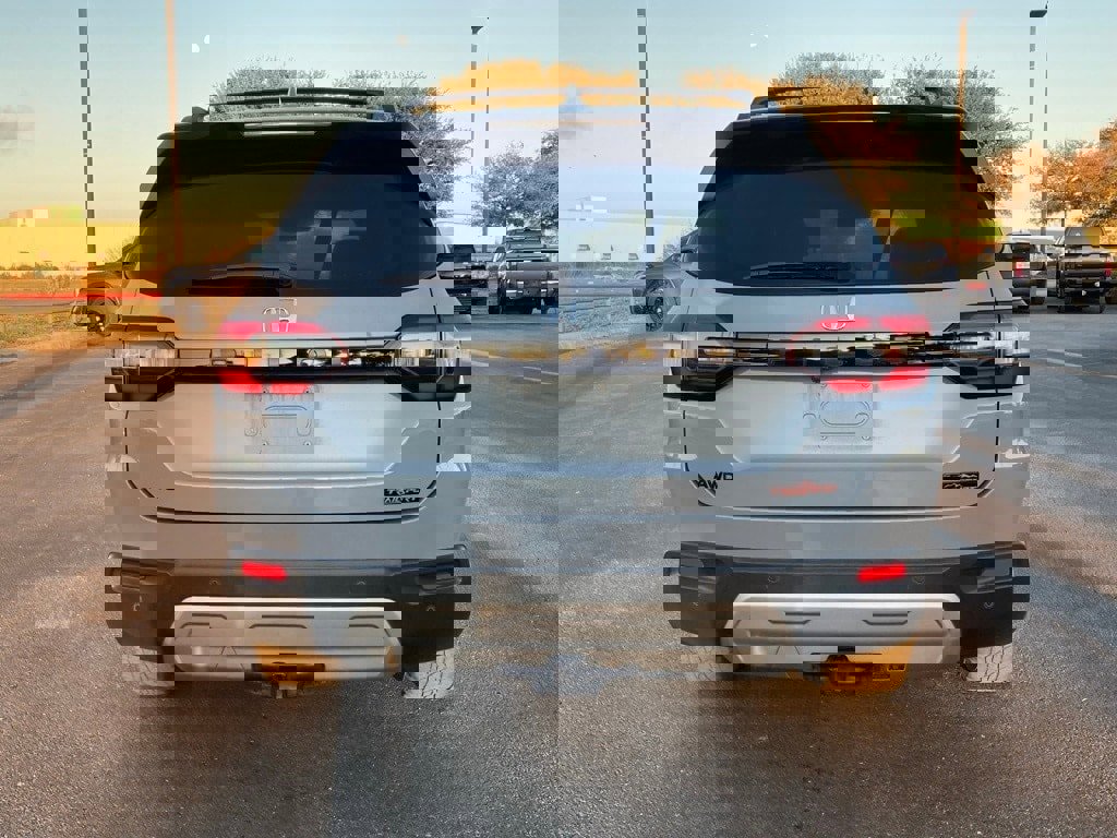 Used 2024 Honda Pilot TrailSport image 6