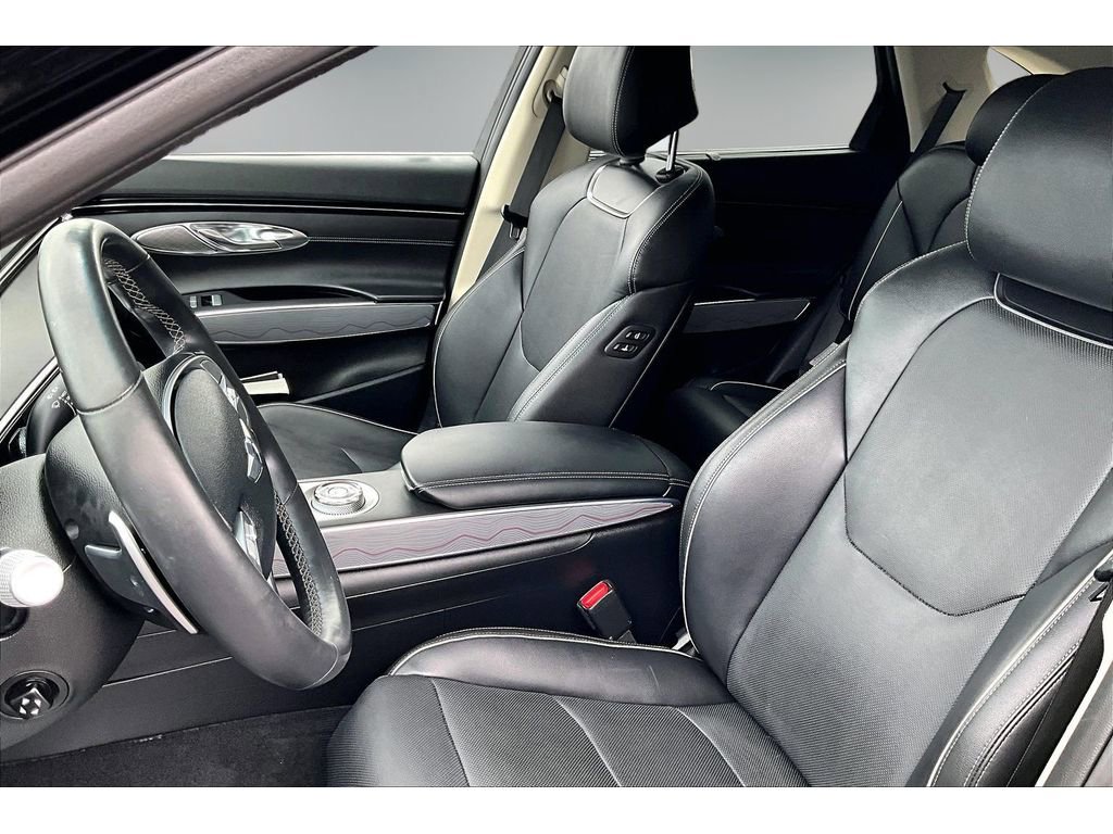 Used 2023 Genesis GV70 2.5T w/ Advanced Package image 18