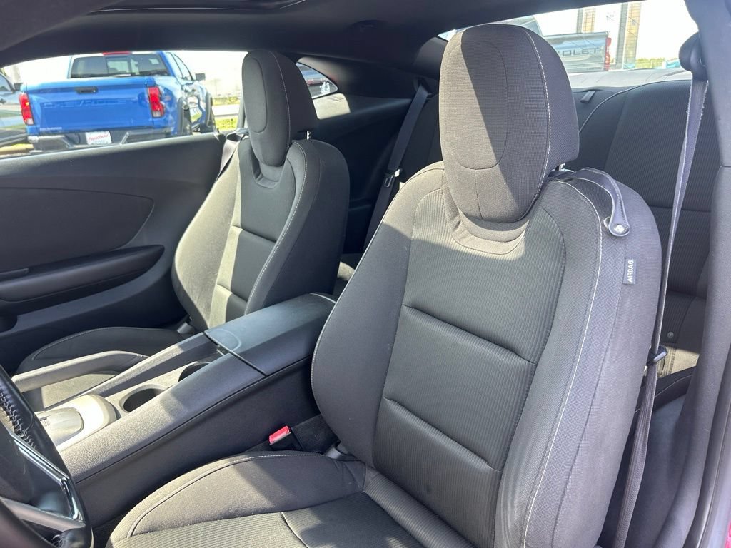 Used 2015 Chevrolet Camaro LT RWD image 15