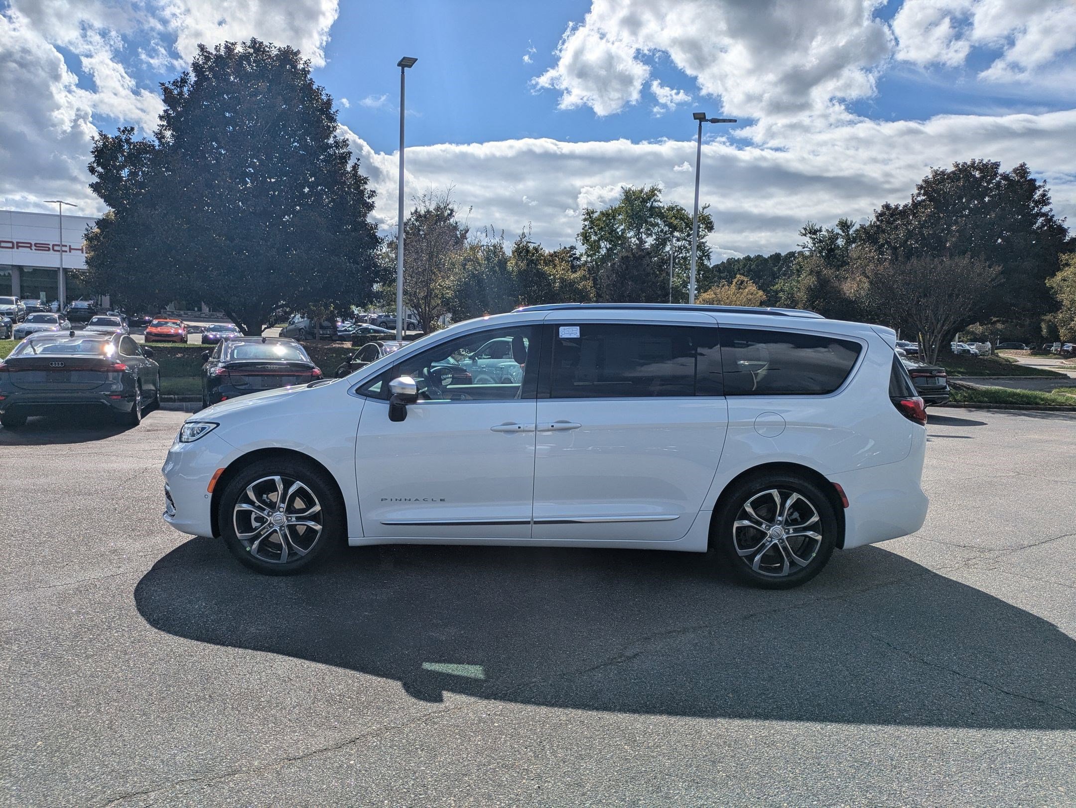 New 2026 Chrysler Pacifica Pinnacle image 8