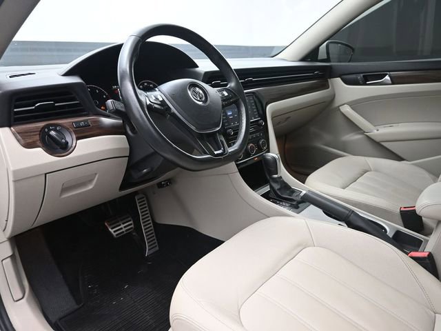 Used 2020 Volkswagen Passat 2.0T SEL image 8