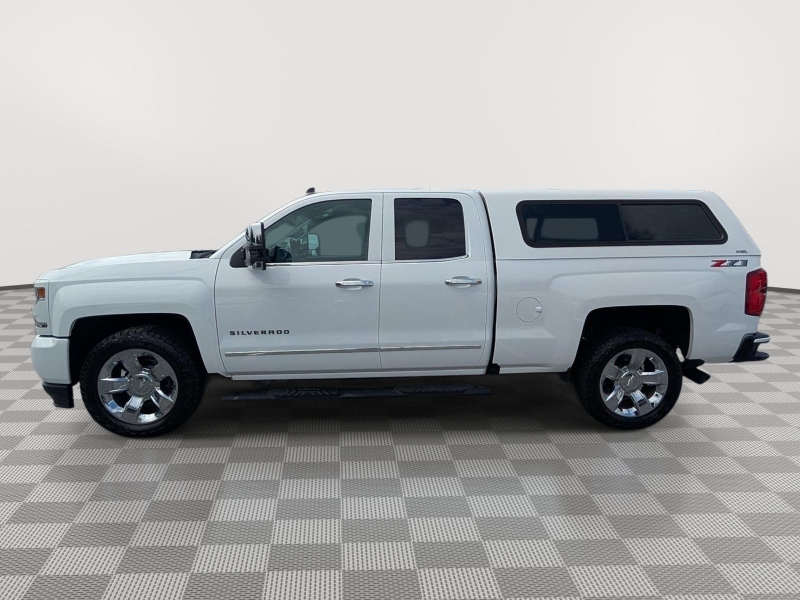 Used 2018 Chevrolet Silverado 1500 LTZ Z71 w/ LTZ Plus Package AWD/4WD image 2