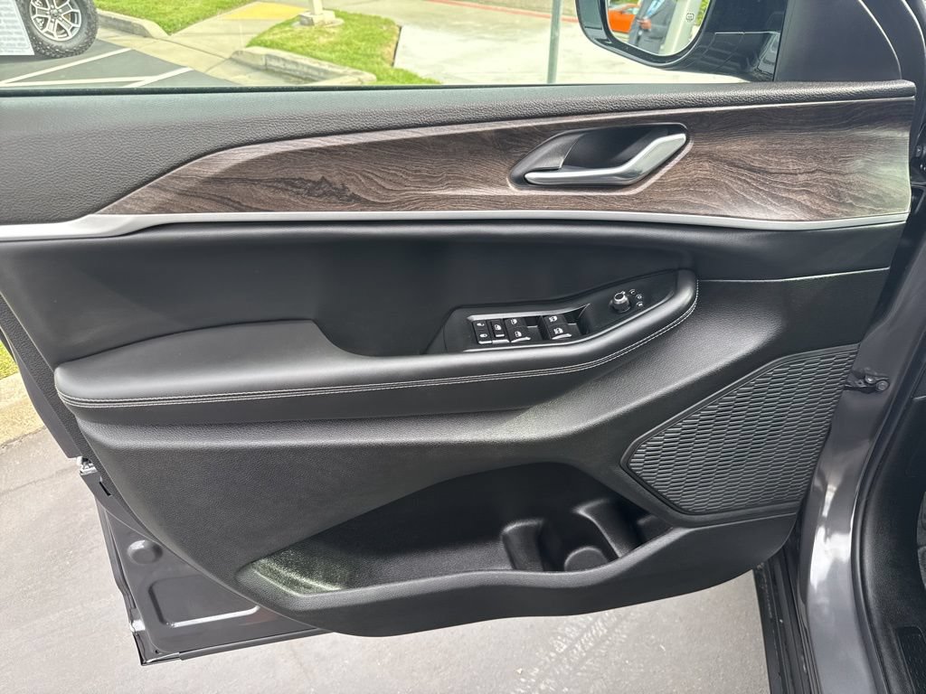New 2026 Jeep Grand Cherokee Altitude AWD/4WD image 21