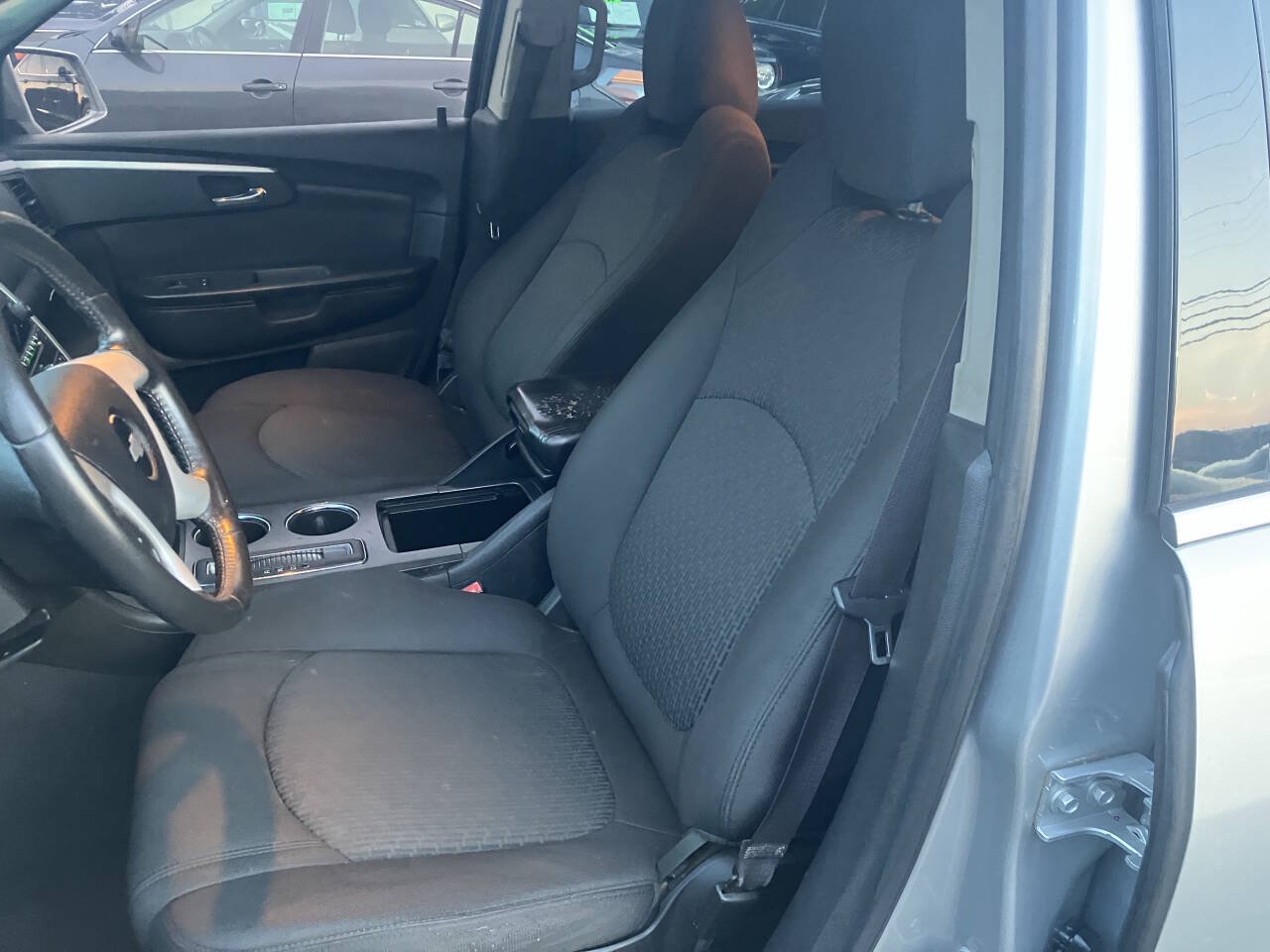 Used 2010 Chevrolet Traverse LT AWD/4WD image 25