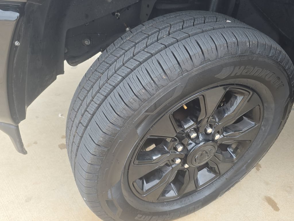 Used 2020 RAM 2500 Limited w/ Black Appearance Package AWD/4WD image 32