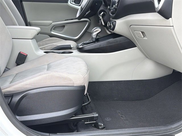 Used 2025 Kia Soul LX image 34