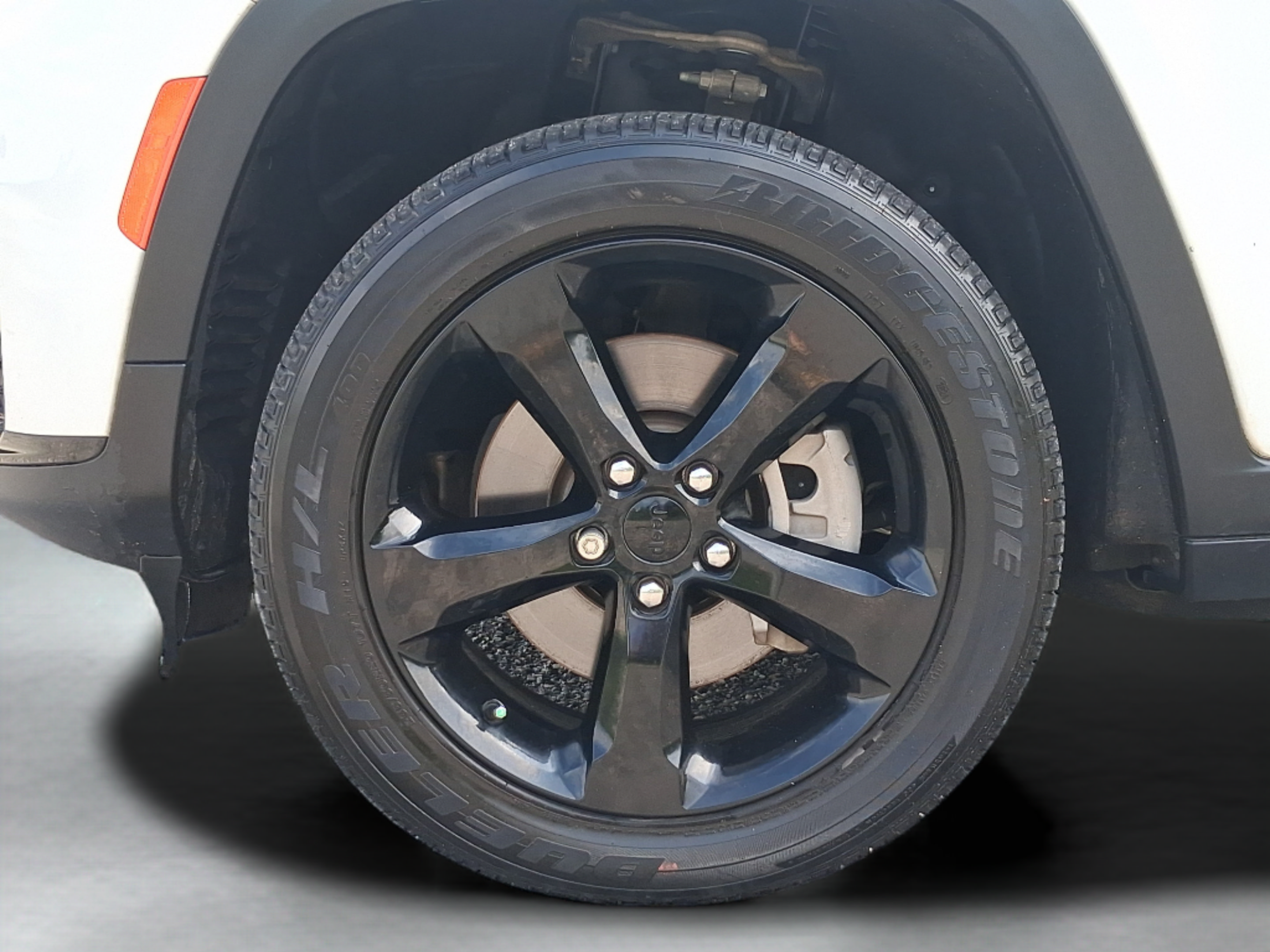 Used 2024 Jeep Grand Cherokee L Altitude RWD image 32