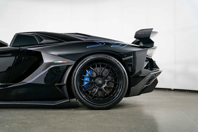 Used 2020 Lamborghini Aventador SVJ AWD/4WD image 13