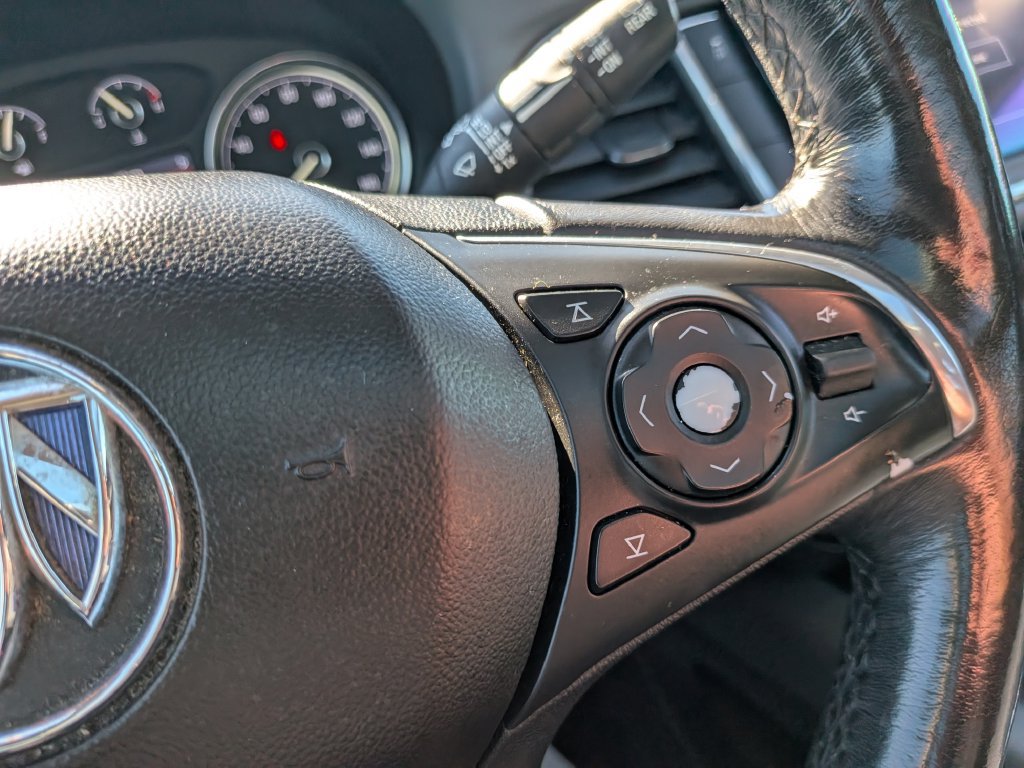 Used 2020 Buick Enclave Essence FWD image 29