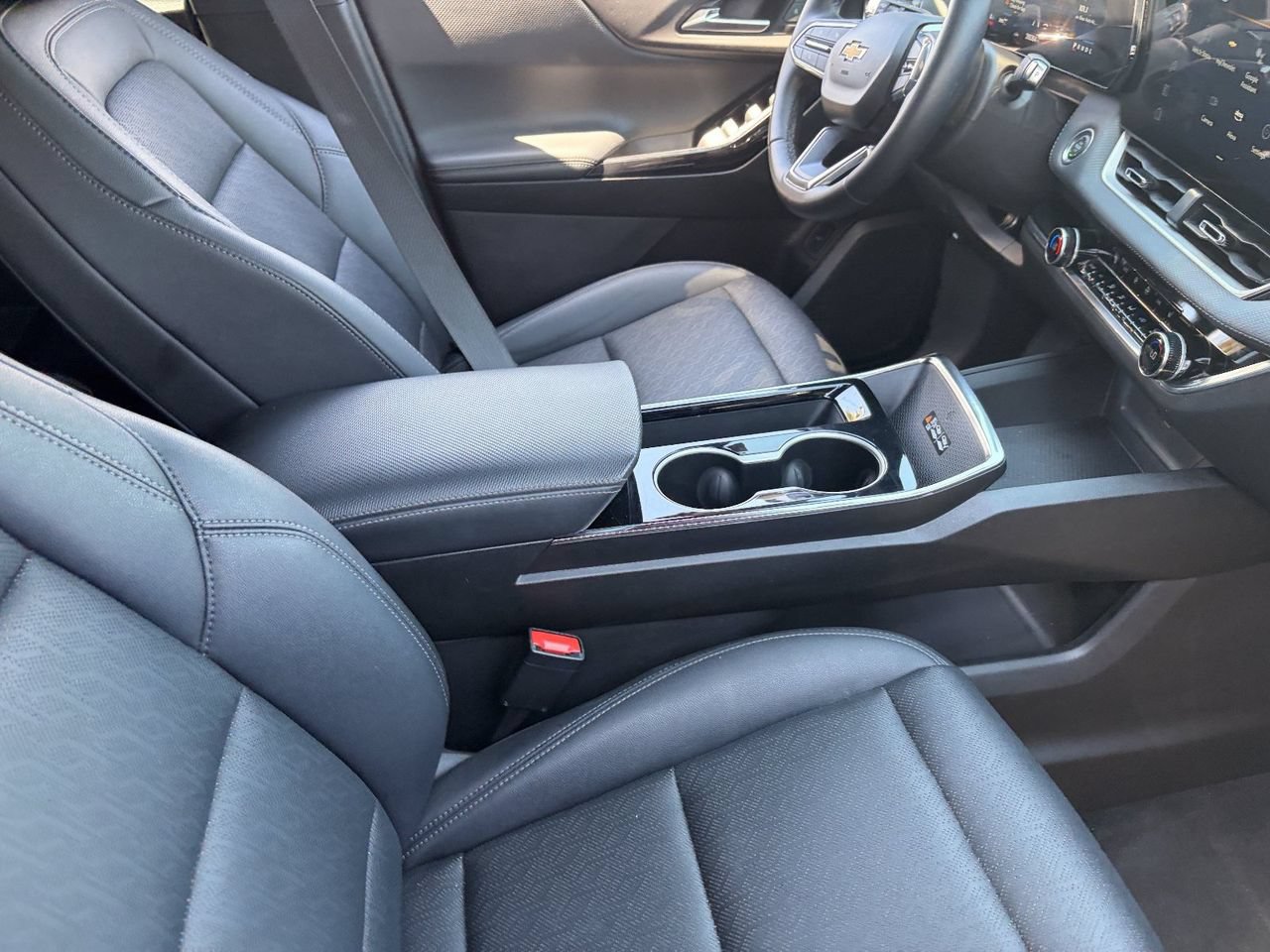 Used 2025 Chevrolet Equinox LT w/ Convenience Package II AWD/4WD image 11
