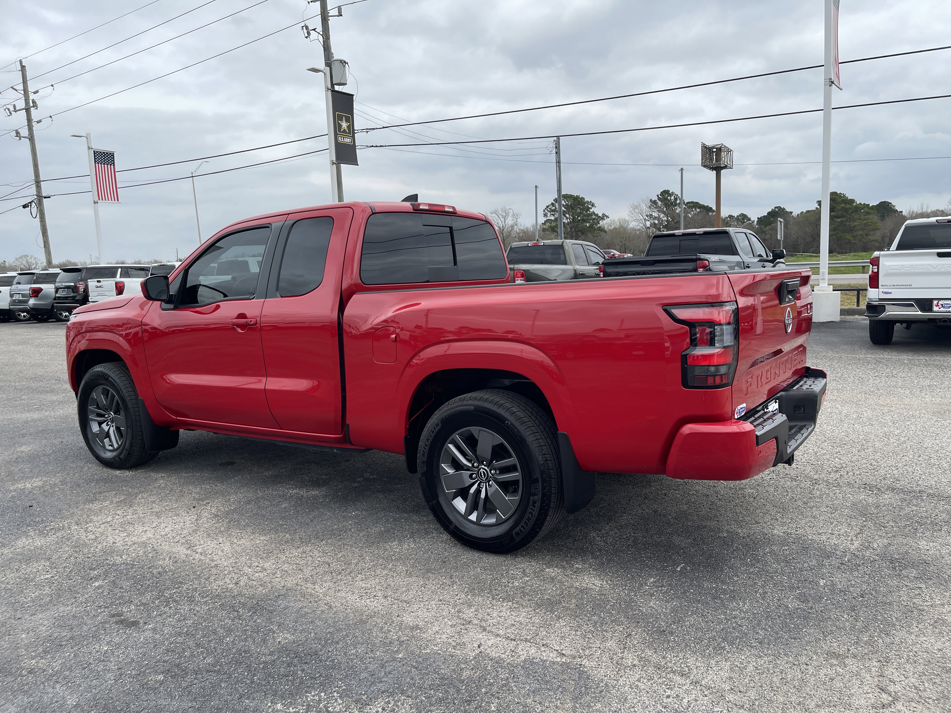 Used 2025 Nissan Frontier SV w/ SV Convenience Package image 4