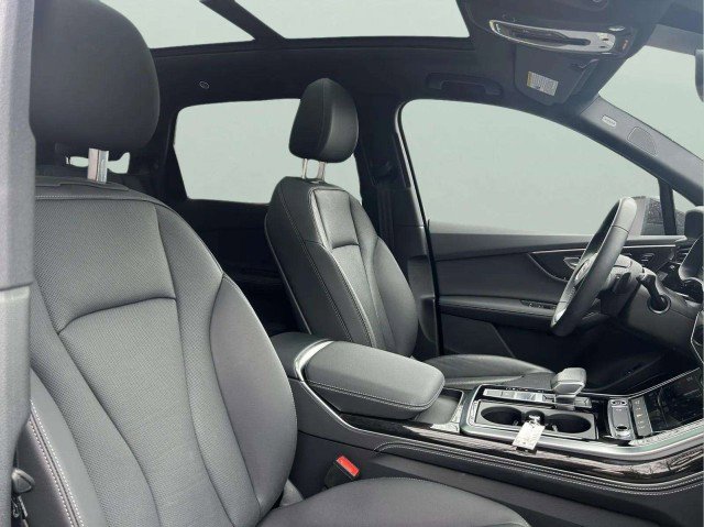 Certified 2025 Audi Q7 3.0T Premium Plus image 28