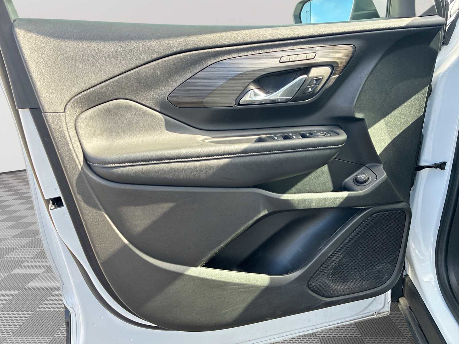 Certified 2024 GMC Terrain SLT w/ LPO, Floor Liner Package image 21
