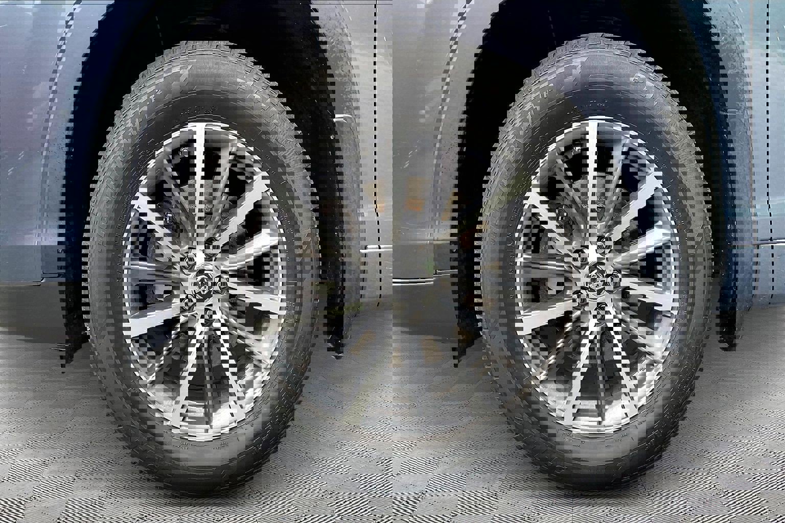 Used 2018 Toyota Highlander XLE image 35