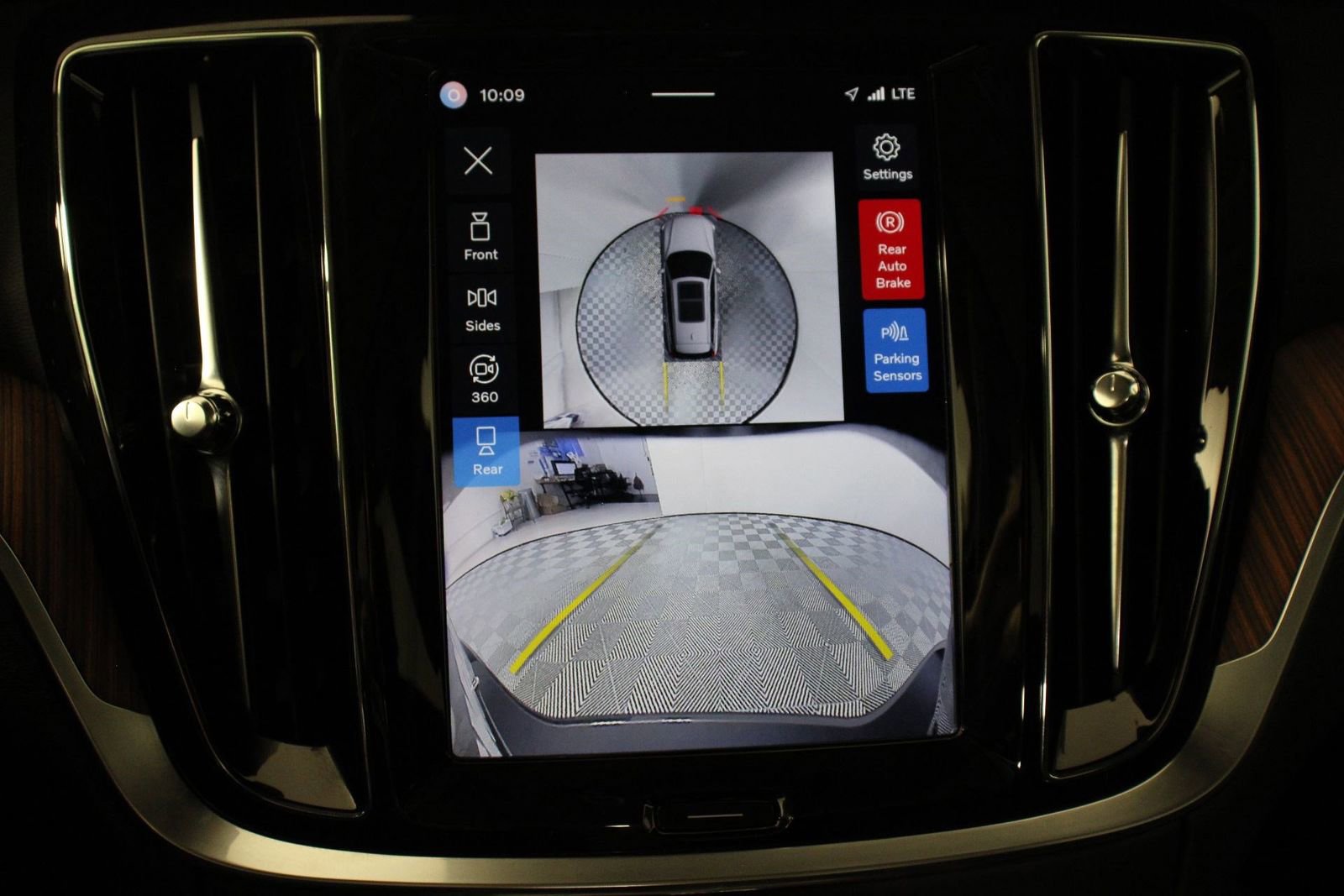 Certified 2025 Volvo V60 B5 Cross Country Plus image 13