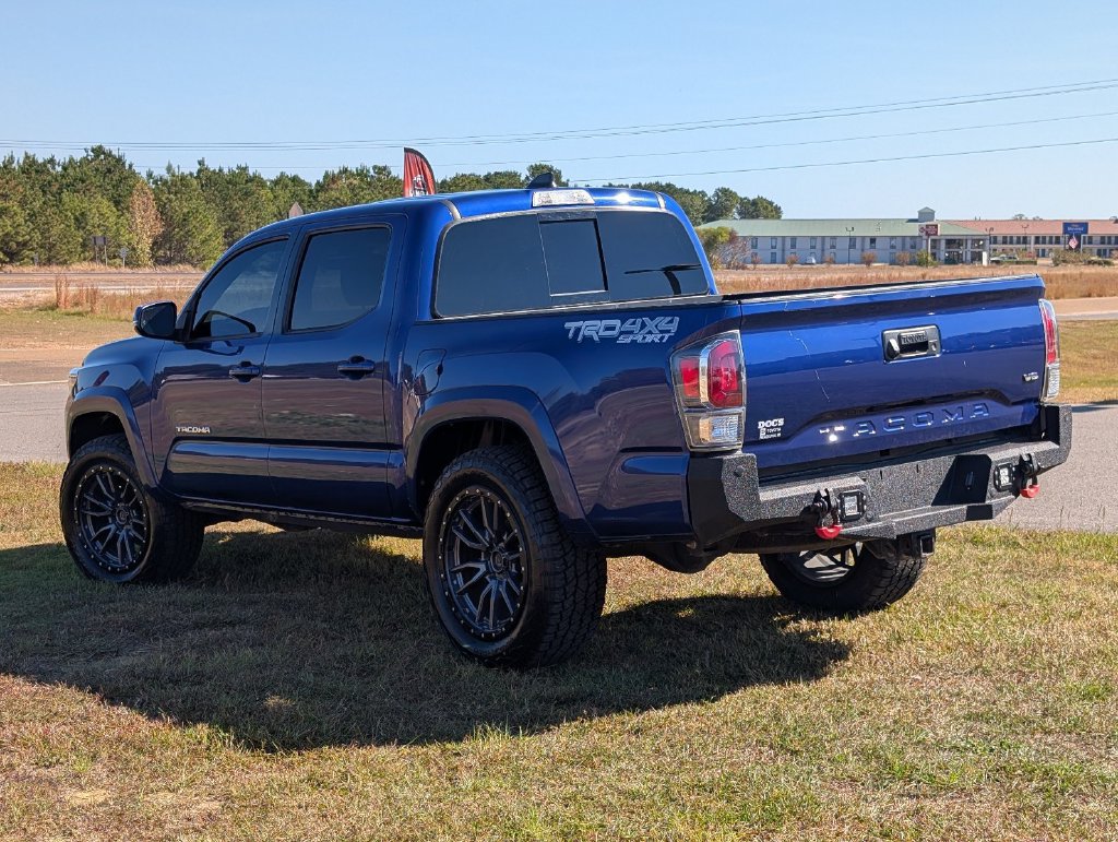 Used 2022 Toyota Tacoma TRD Sport w/ Technology Package AWD/4WD image 3