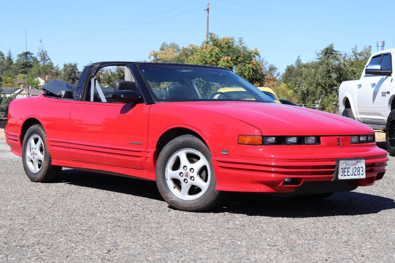 Used 1993 Oldsmobile Cutlass Supreme Convertible image 1