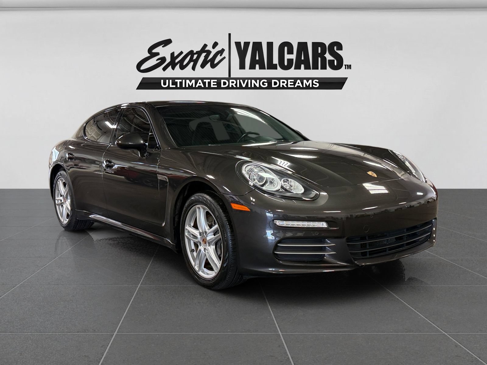 Used 2014 Porsche Panamera 4 w/ Premium Package AWD/4WD image 7