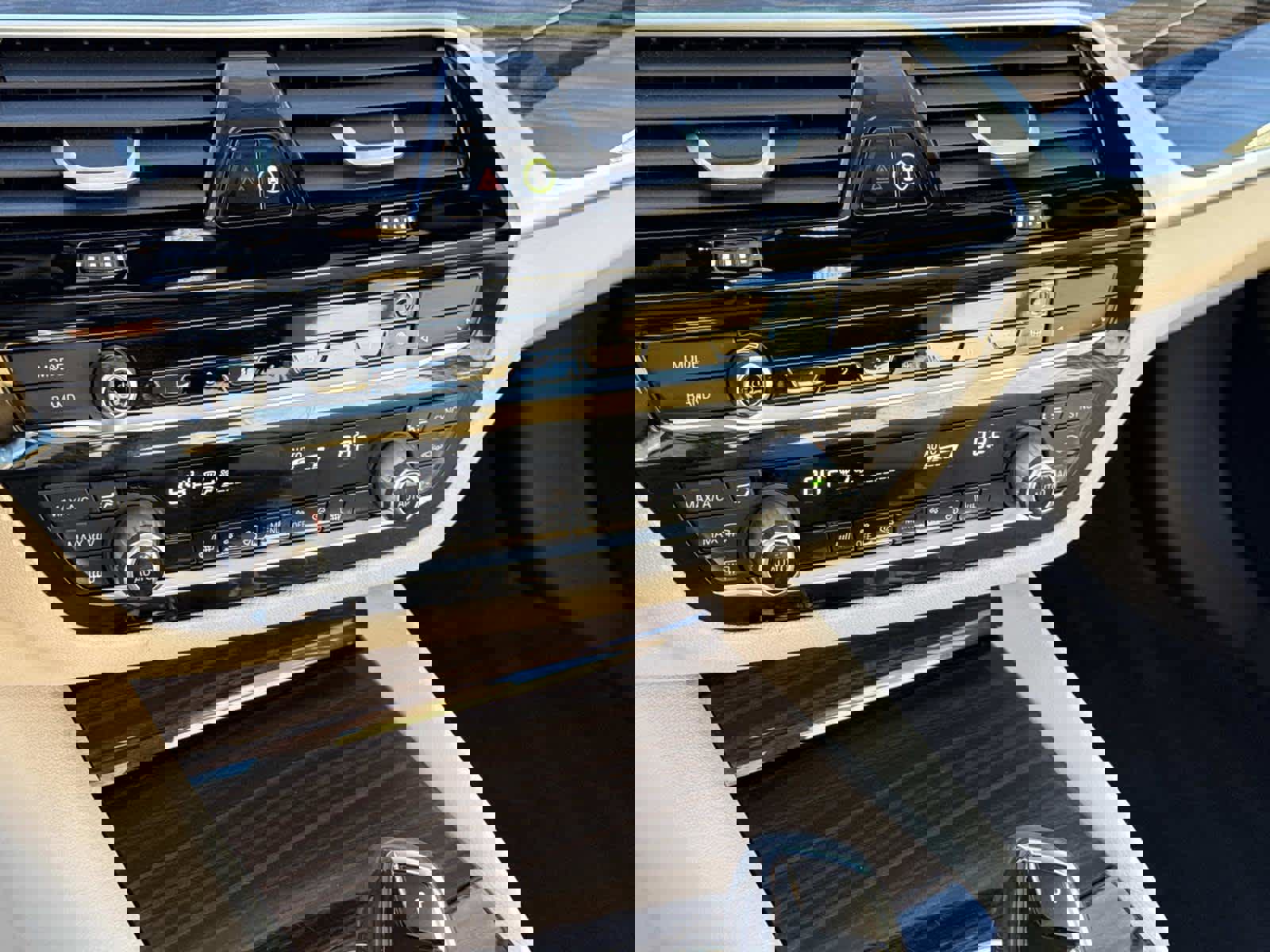 Used 2023 BMW 530i xDrive w/ Premium Package image 20