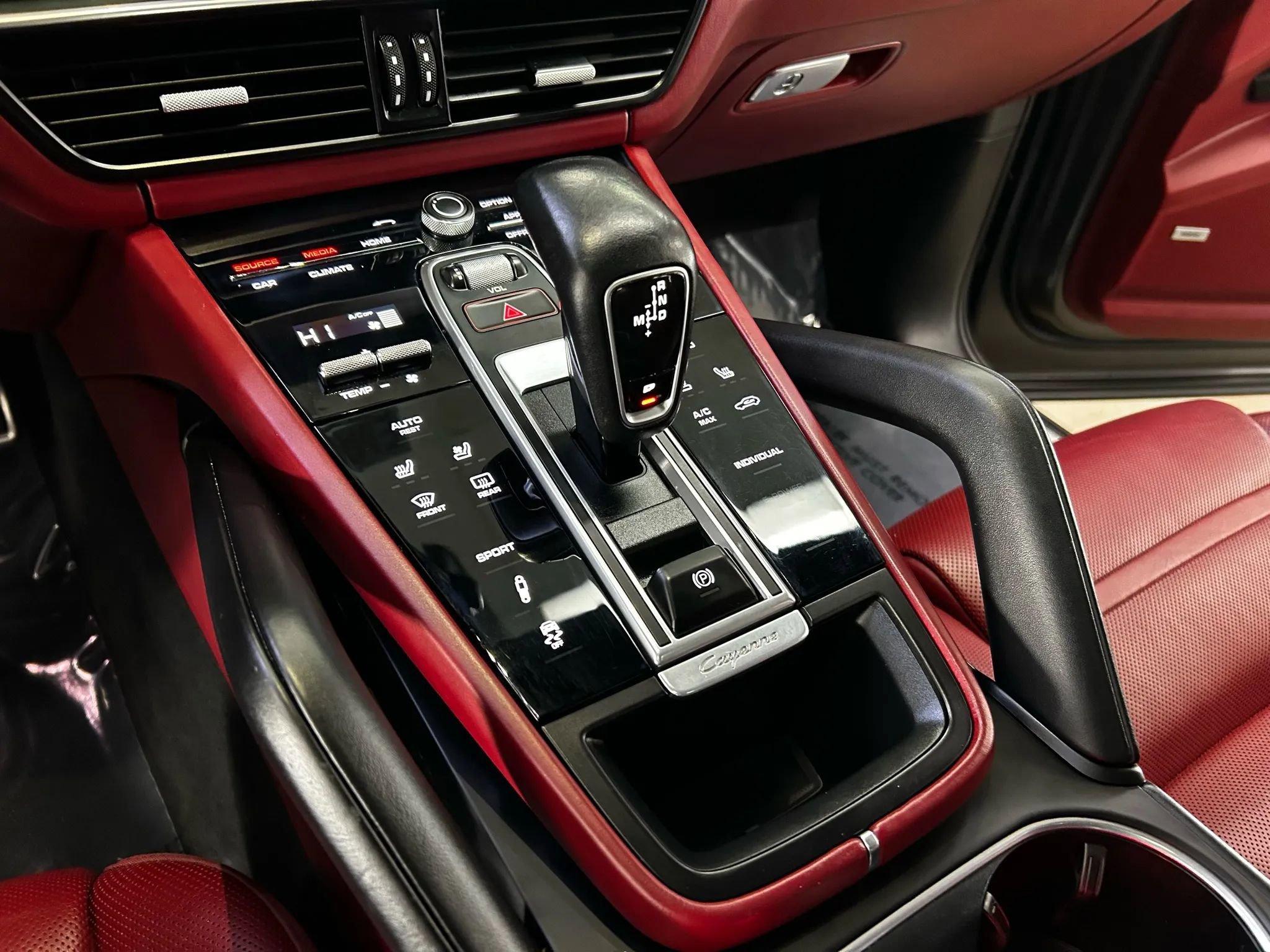 Used 2019 Porsche Cayenne S image 17