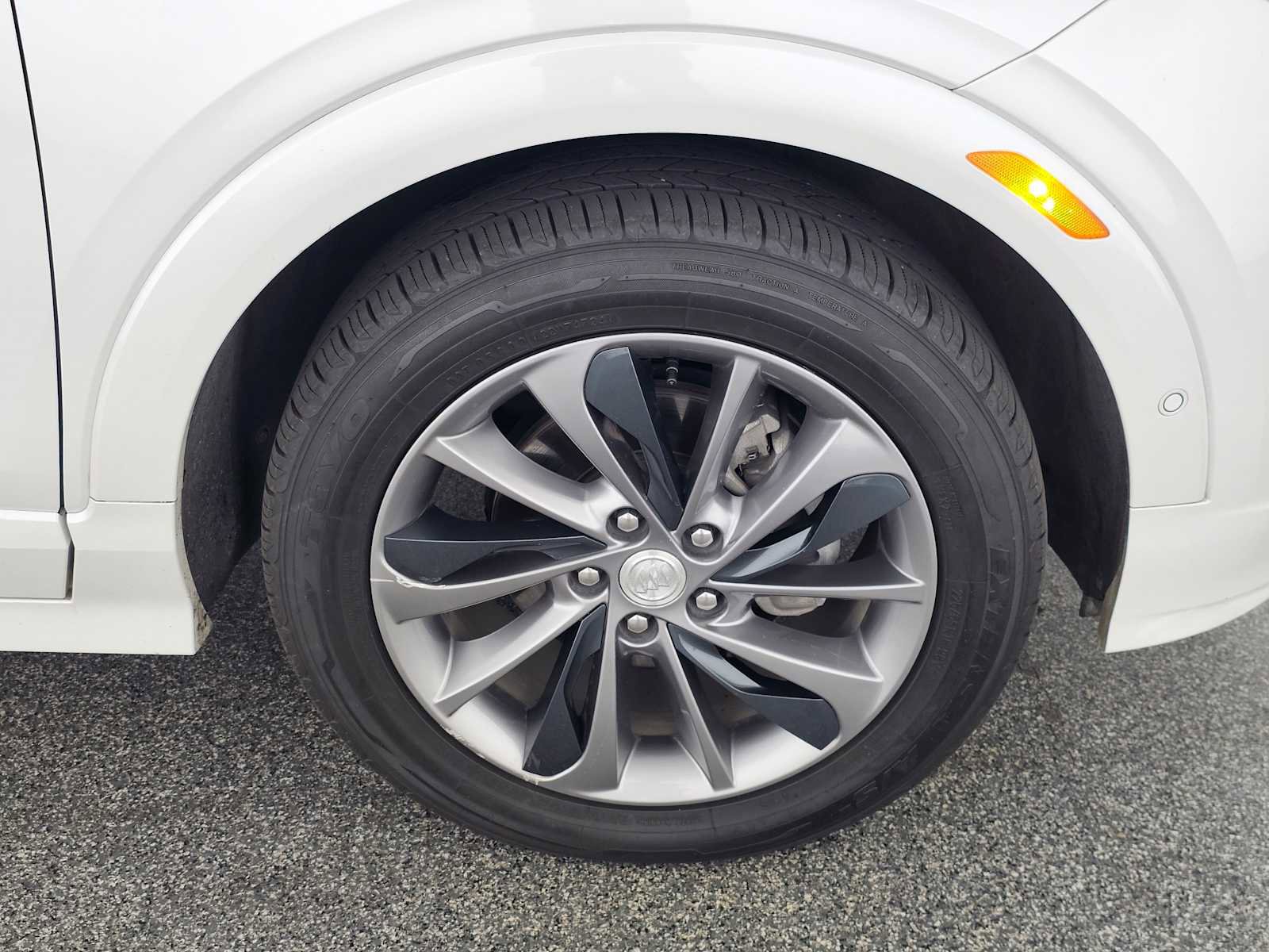 Used 2020 Buick Encore GX Essence w/ Experience Buick Package image 9